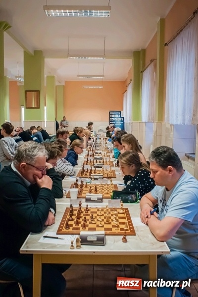 Zdjęcie w galerii na portalu naszraciborz.pl: Specjalny Ośrodek dla Niesłyszących i Słabosłyszących areną zmagań szachistów. Stawką puchar prezydenta wiadomości z regionu