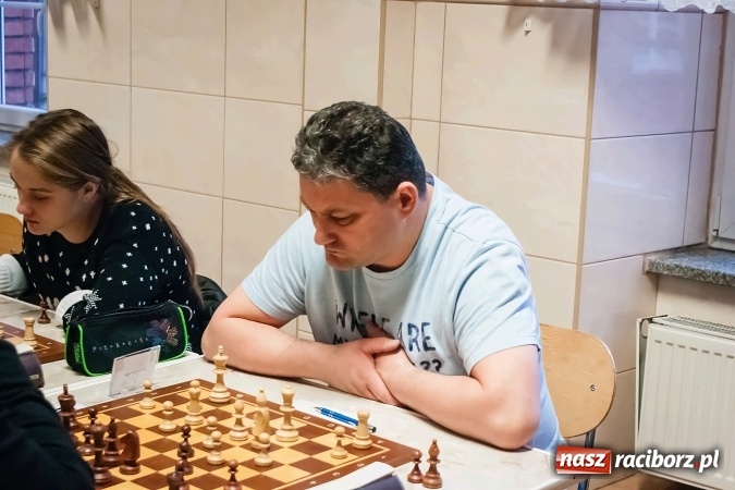 Zdjęcie w galerii na portalu naszraciborz.pl: Specjalny Ośrodek dla Niesłyszących i Słabosłyszących areną zmagań szachistów. Stawką puchar prezydenta wiadomości z regionu