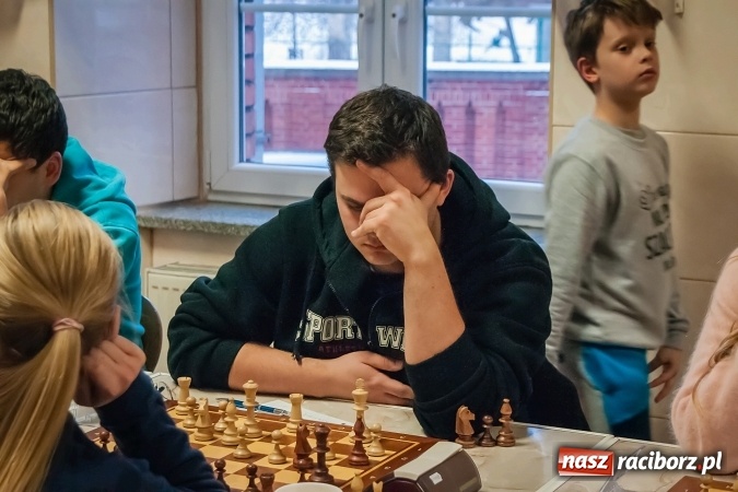 Zdjęcie w galerii na portalu naszraciborz.pl: Specjalny Ośrodek dla Niesłyszących i Słabosłyszących areną zmagań szachistów. Stawką puchar prezydenta wiadomości z regionu