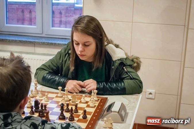 Zdjęcie w galerii na portalu naszraciborz.pl: Specjalny Ośrodek dla Niesłyszących i Słabosłyszących areną zmagań szachistów. Stawką puchar prezydenta wiadomości z regionu