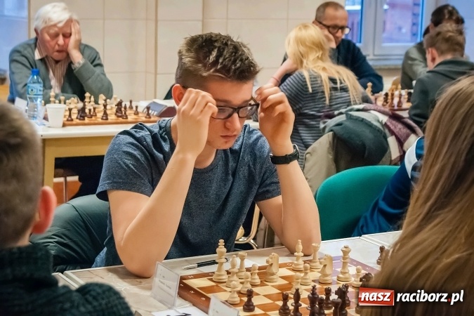 Zdjęcie w galerii na portalu naszraciborz.pl: Specjalny Ośrodek dla Niesłyszących i Słabosłyszących areną zmagań szachistów. Stawką puchar prezydenta wiadomości z regionu