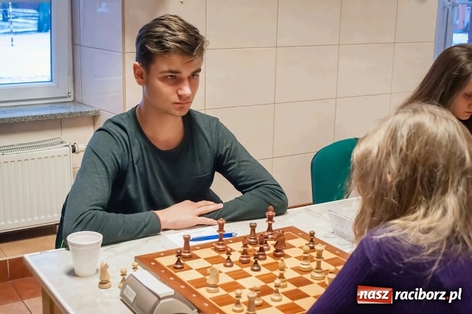 Zdjęcie w galerii na portalu naszraciborz.pl: Specjalny Ośrodek dla Niesłyszących i Słabosłyszących areną zmagań szachistów. Stawką puchar prezydenta wiadomości z regionu