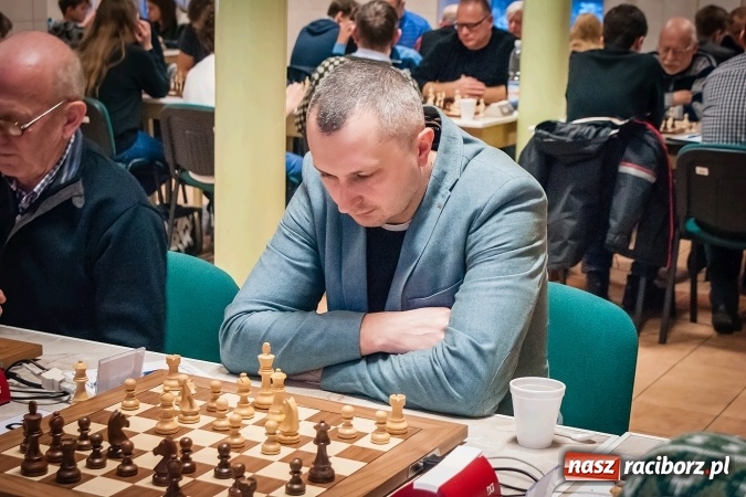 Zdjęcie w galerii na portalu naszraciborz.pl: Specjalny Ośrodek dla Niesłyszących i Słabosłyszących areną zmagań szachistów. Stawką puchar prezydenta wiadomości z regionu