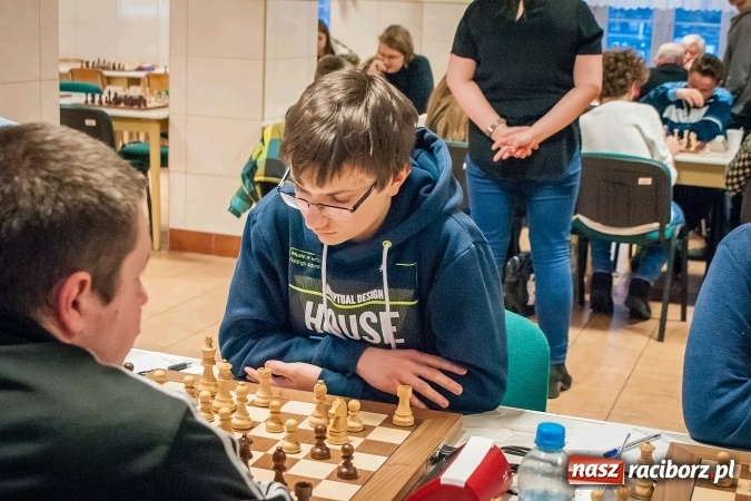 Zdjęcie w galerii na portalu naszraciborz.pl: Specjalny Ośrodek dla Niesłyszących i Słabosłyszących areną zmagań szachistów. Stawką puchar prezydenta wiadomości z regionu