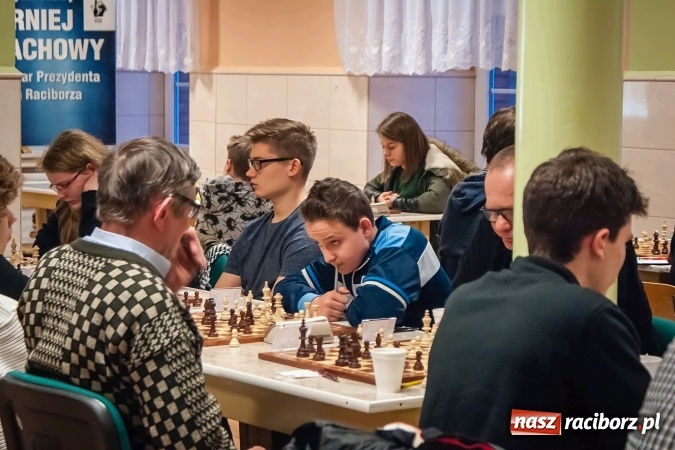 Zdjęcie w galerii na portalu naszraciborz.pl: Specjalny Ośrodek dla Niesłyszących i Słabosłyszących areną zmagań szachistów. Stawką puchar prezydenta wiadomości z regionu