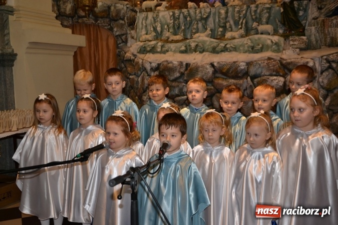 Zdjęcie w galerii na portalu naszraciborz.pl: Tworkowskie kolędowanie przy żłóbku  wiadomości z regionu