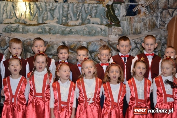 Zdjęcie w galerii na portalu naszraciborz.pl: Tworkowskie kolędowanie przy żłóbku  wiadomości z regionu