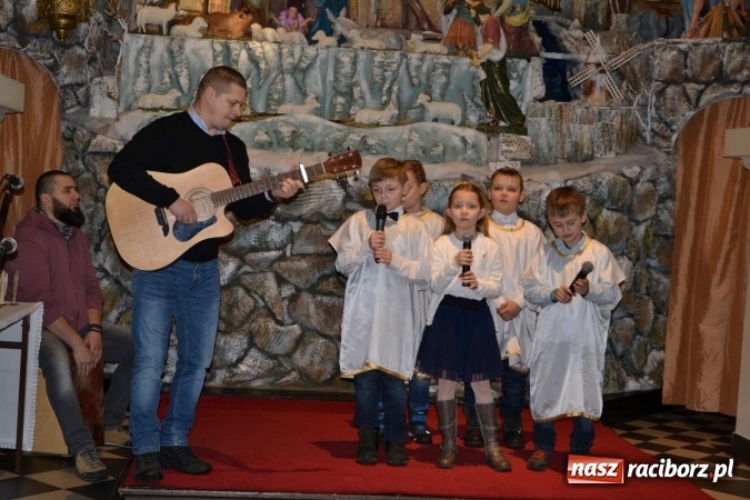 Zdjęcie w galerii na portalu naszraciborz.pl: Tworkowskie kolędowanie przy żłóbku  wiadomości z regionu