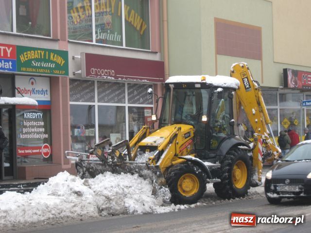 Zdjęcie w galerii na portalu naszraciborz.pl: Śnieg nie zwalnia z myślenia wiadomości z regionu