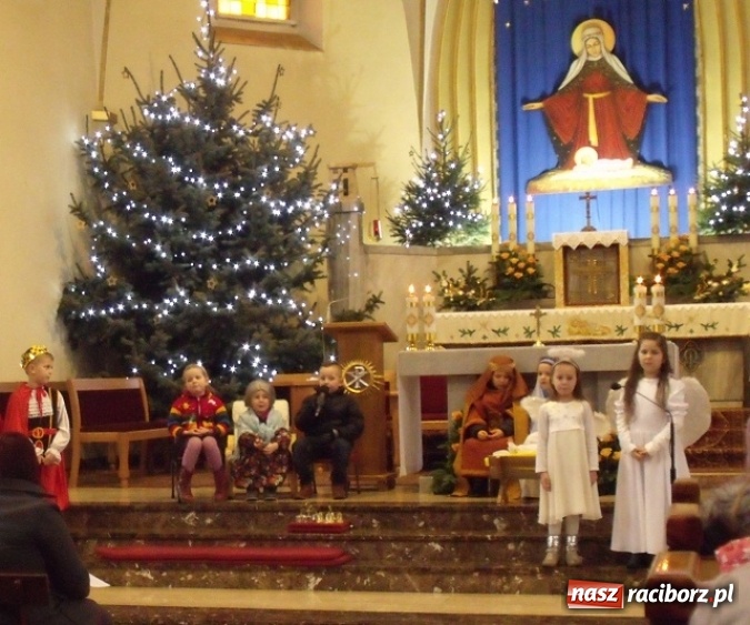 Zdjęcie w galerii na portalu naszraciborz.pl: Pracowite pszczółki wystawiły jasełka  wiadomości z regionu