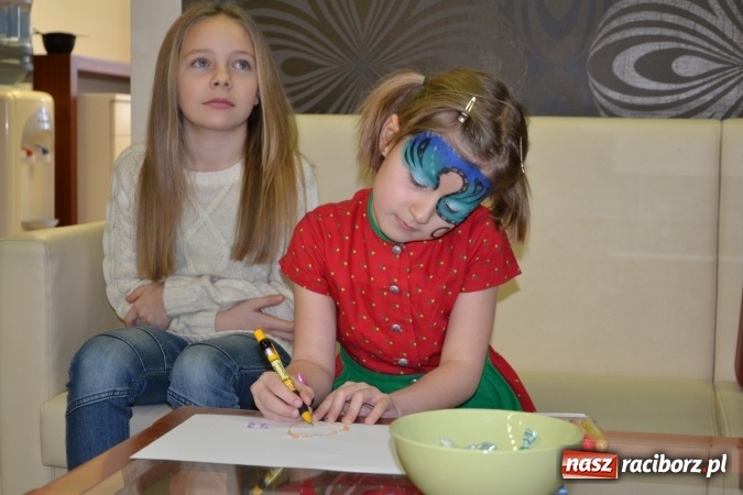 Zdjęcie w galerii na portalu naszraciborz.pl: Studio Sztuki Fryzjerskiej Luiza z Tworkowa strzygło i modelowało w rytm Wielkiej Orkiestry Świątecznej Pomocy wiadomości z regionu