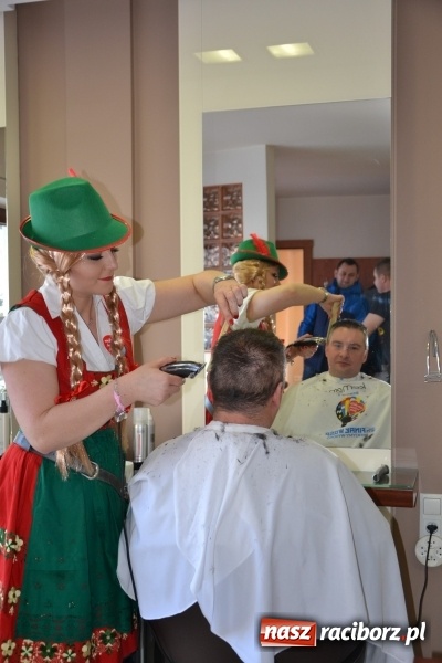 Zdjęcie w galerii na portalu naszraciborz.pl: Studio Sztuki Fryzjerskiej Luiza z Tworkowa strzygło i modelowało w rytm Wielkiej Orkiestry Świątecznej Pomocy wiadomości z regionu