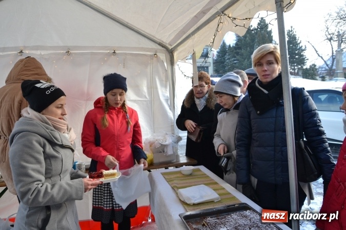 Zdjęcie w galerii na portalu naszraciborz.pl: Studio Sztuki Fryzjerskiej Luiza z Tworkowa strzygło i modelowało w rytm Wielkiej Orkiestry Świątecznej Pomocy wiadomości z regionu
