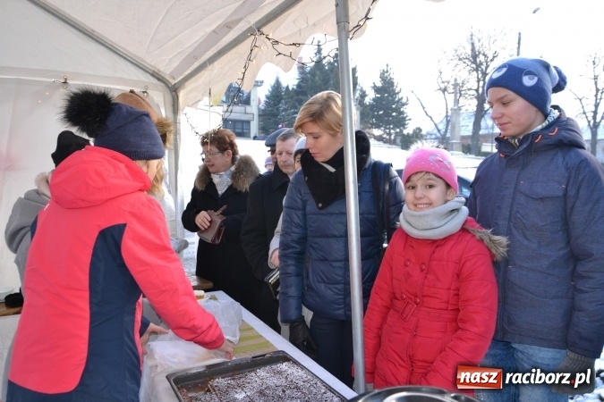 Zdjęcie w galerii na portalu naszraciborz.pl: Studio Sztuki Fryzjerskiej Luiza z Tworkowa strzygło i modelowało w rytm Wielkiej Orkiestry Świątecznej Pomocy wiadomości z regionu