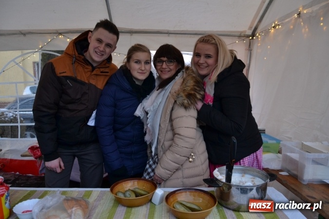 Zdjęcie w galerii na portalu naszraciborz.pl: Studio Sztuki Fryzjerskiej Luiza z Tworkowa strzygło i modelowało w rytm Wielkiej Orkiestry Świątecznej Pomocy wiadomości z regionu