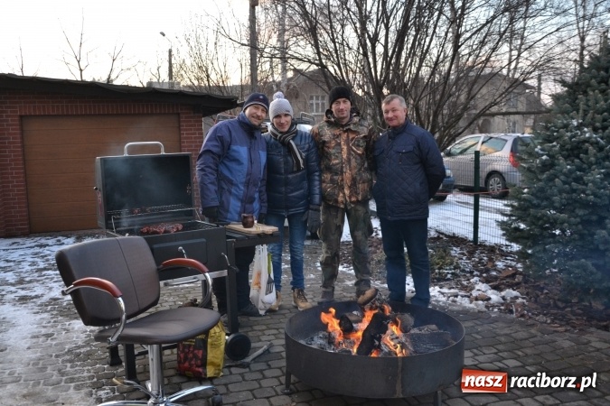 Zdjęcie w galerii na portalu naszraciborz.pl: Studio Sztuki Fryzjerskiej Luiza z Tworkowa strzygło i modelowało w rytm Wielkiej Orkiestry Świątecznej Pomocy wiadomości z regionu