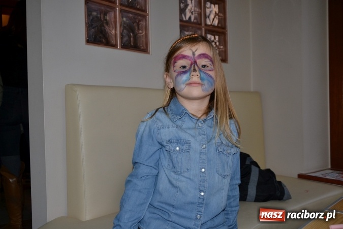 Zdjęcie w galerii na portalu naszraciborz.pl: Studio Sztuki Fryzjerskiej Luiza z Tworkowa strzygło i modelowało w rytm Wielkiej Orkiestry Świątecznej Pomocy wiadomości z regionu