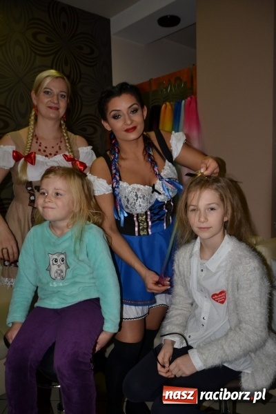 Zdjęcie w galerii na portalu naszraciborz.pl: Studio Sztuki Fryzjerskiej Luiza z Tworkowa strzygło i modelowało w rytm Wielkiej Orkiestry Świątecznej Pomocy wiadomości z regionu