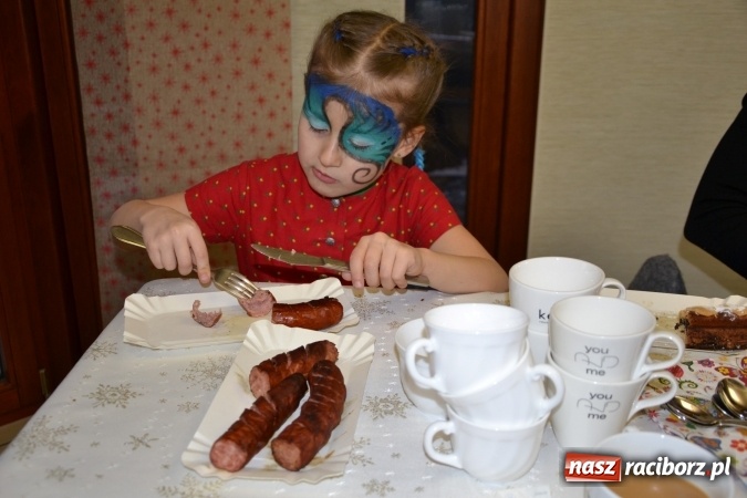 Zdjęcie w galerii na portalu naszraciborz.pl: Studio Sztuki Fryzjerskiej Luiza z Tworkowa strzygło i modelowało w rytm Wielkiej Orkiestry Świątecznej Pomocy wiadomości z regionu