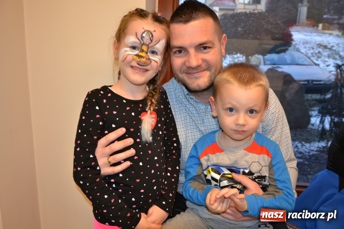 Zdjęcie w galerii na portalu naszraciborz.pl: Studio Sztuki Fryzjerskiej Luiza z Tworkowa strzygło i modelowało w rytm Wielkiej Orkiestry Świątecznej Pomocy wiadomości z regionu