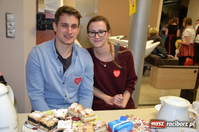 Zdjęcie w galerii na portalu naszraciborz.pl: Studio Sztuki Fryzjerskiej Luiza z Tworkowa strzygło i modelowało w rytm Wielkiej Orkiestry Świątecznej Pomocy wiadomości z regionu