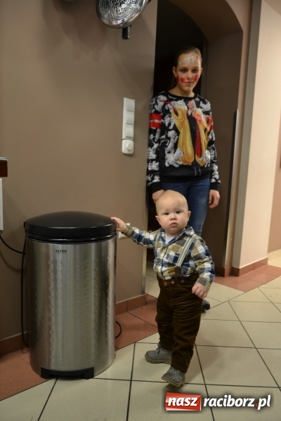 Zdjęcie w galerii na portalu naszraciborz.pl: Studio Sztuki Fryzjerskiej Luiza z Tworkowa strzygło i modelowało w rytm Wielkiej Orkiestry Świątecznej Pomocy wiadomości z regionu