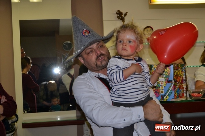 Zdjęcie w galerii na portalu naszraciborz.pl: Studio Sztuki Fryzjerskiej Luiza z Tworkowa strzygło i modelowało w rytm Wielkiej Orkiestry Świątecznej Pomocy wiadomości z regionu