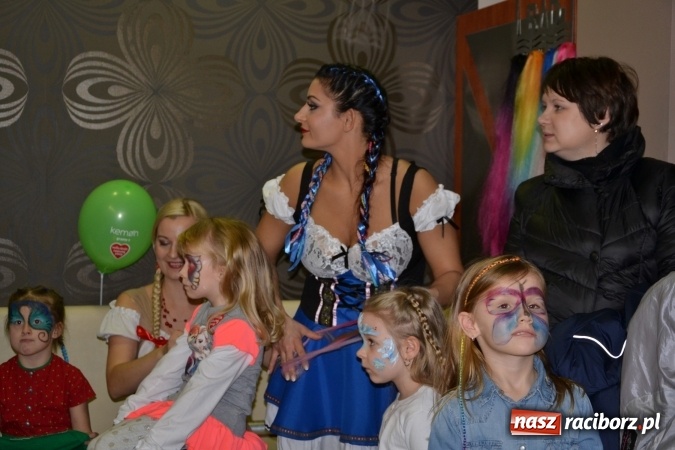 Zdjęcie w galerii na portalu naszraciborz.pl: Studio Sztuki Fryzjerskiej Luiza z Tworkowa strzygło i modelowało w rytm Wielkiej Orkiestry Świątecznej Pomocy wiadomości z regionu