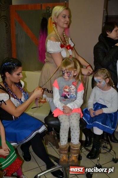 Zdjęcie w galerii na portalu naszraciborz.pl: Studio Sztuki Fryzjerskiej Luiza z Tworkowa strzygło i modelowało w rytm Wielkiej Orkiestry Świątecznej Pomocy wiadomości z regionu