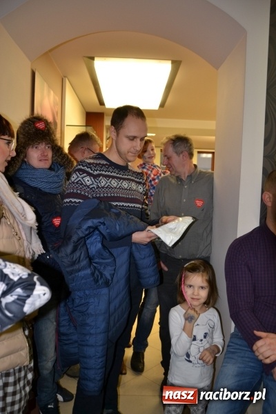 Zdjęcie w galerii na portalu naszraciborz.pl: Studio Sztuki Fryzjerskiej Luiza z Tworkowa strzygło i modelowało w rytm Wielkiej Orkiestry Świątecznej Pomocy wiadomości z regionu