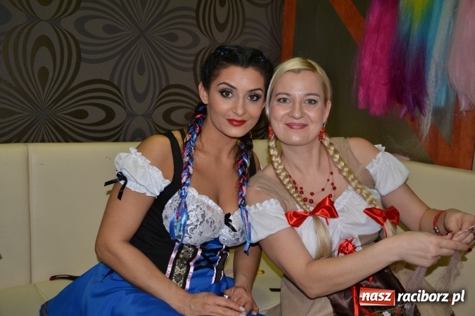 Zdjęcie w galerii na portalu naszraciborz.pl: Studio Sztuki Fryzjerskiej Luiza z Tworkowa strzygło i modelowało w rytm Wielkiej Orkiestry Świątecznej Pomocy wiadomości z regionu