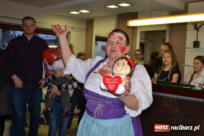 Zdjęcie w galerii na portalu naszraciborz.pl: Studio Sztuki Fryzjerskiej Luiza z Tworkowa strzygło i modelowało w rytm Wielkiej Orkiestry Świątecznej Pomocy wiadomości z regionu