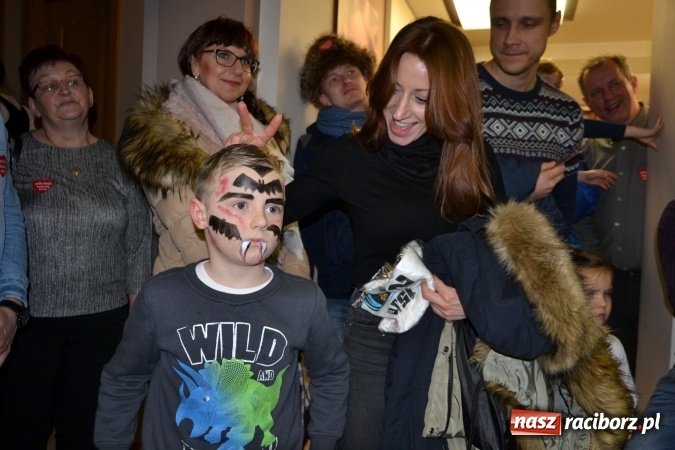 Zdjęcie w galerii na portalu naszraciborz.pl: Studio Sztuki Fryzjerskiej Luiza z Tworkowa strzygło i modelowało w rytm Wielkiej Orkiestry Świątecznej Pomocy wiadomości z regionu