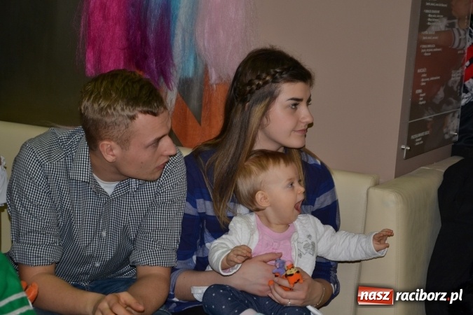 Zdjęcie w galerii na portalu naszraciborz.pl: Studio Sztuki Fryzjerskiej Luiza z Tworkowa strzygło i modelowało w rytm Wielkiej Orkiestry Świątecznej Pomocy wiadomości z regionu