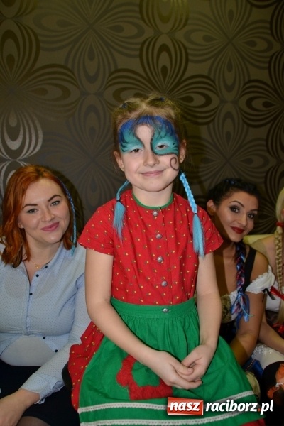 Zdjęcie w galerii na portalu naszraciborz.pl: Studio Sztuki Fryzjerskiej Luiza z Tworkowa strzygło i modelowało w rytm Wielkiej Orkiestry Świątecznej Pomocy wiadomości z regionu