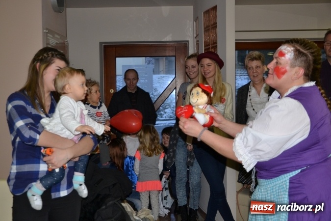 Zdjęcie w galerii na portalu naszraciborz.pl: Studio Sztuki Fryzjerskiej Luiza z Tworkowa strzygło i modelowało w rytm Wielkiej Orkiestry Świątecznej Pomocy wiadomości z regionu