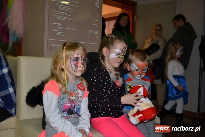 Zdjęcie w galerii na portalu naszraciborz.pl: Studio Sztuki Fryzjerskiej Luiza z Tworkowa strzygło i modelowało w rytm Wielkiej Orkiestry Świątecznej Pomocy wiadomości z regionu