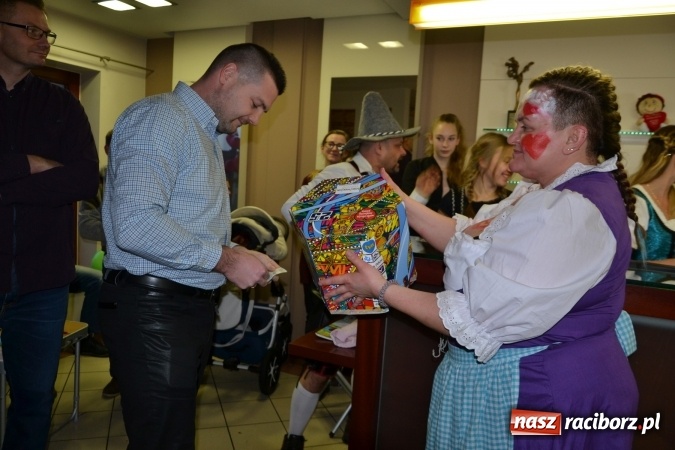 Zdjęcie w galerii na portalu naszraciborz.pl: Studio Sztuki Fryzjerskiej Luiza z Tworkowa strzygło i modelowało w rytm Wielkiej Orkiestry Świątecznej Pomocy wiadomości z regionu