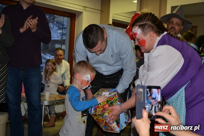 Zdjęcie w galerii na portalu naszraciborz.pl: Studio Sztuki Fryzjerskiej Luiza z Tworkowa strzygło i modelowało w rytm Wielkiej Orkiestry Świątecznej Pomocy wiadomości z regionu