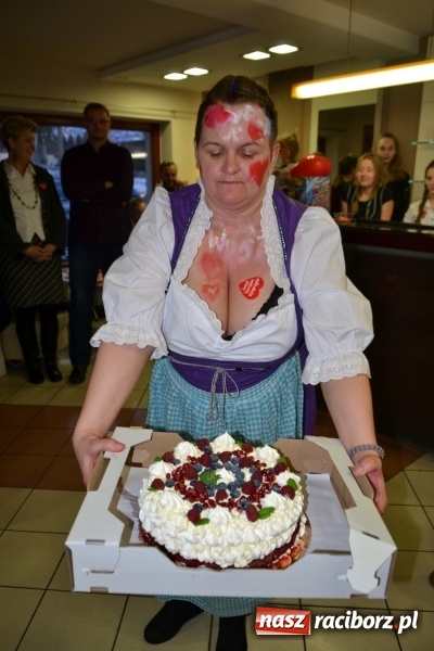 Zdjęcie w galerii na portalu naszraciborz.pl: Studio Sztuki Fryzjerskiej Luiza z Tworkowa strzygło i modelowało w rytm Wielkiej Orkiestry Świątecznej Pomocy wiadomości z regionu