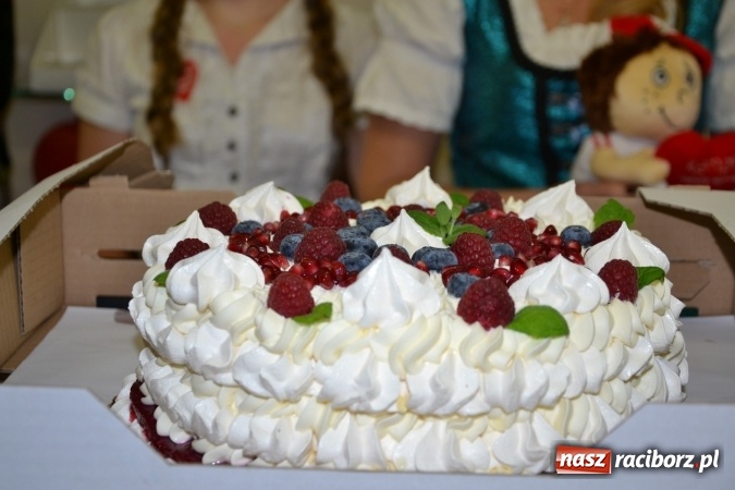 Zdjęcie w galerii na portalu naszraciborz.pl: Studio Sztuki Fryzjerskiej Luiza z Tworkowa strzygło i modelowało w rytm Wielkiej Orkiestry Świątecznej Pomocy wiadomości z regionu