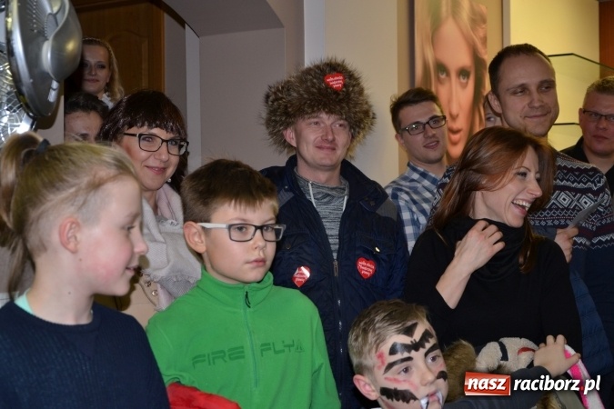 Zdjęcie w galerii na portalu naszraciborz.pl: Studio Sztuki Fryzjerskiej Luiza z Tworkowa strzygło i modelowało w rytm Wielkiej Orkiestry Świątecznej Pomocy wiadomości z regionu