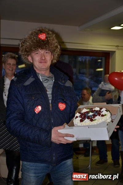 Zdjęcie w galerii na portalu naszraciborz.pl: Studio Sztuki Fryzjerskiej Luiza z Tworkowa strzygło i modelowało w rytm Wielkiej Orkiestry Świątecznej Pomocy wiadomości z regionu