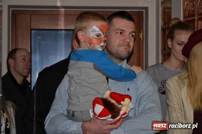 Zdjęcie w galerii na portalu naszraciborz.pl: Studio Sztuki Fryzjerskiej Luiza z Tworkowa strzygło i modelowało w rytm Wielkiej Orkiestry Świątecznej Pomocy wiadomości z regionu