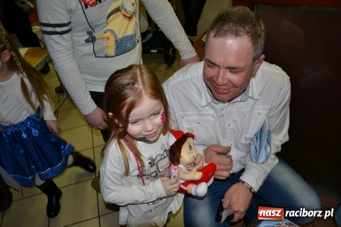 Zdjęcie w galerii na portalu naszraciborz.pl: Studio Sztuki Fryzjerskiej Luiza z Tworkowa strzygło i modelowało w rytm Wielkiej Orkiestry Świątecznej Pomocy wiadomości z regionu