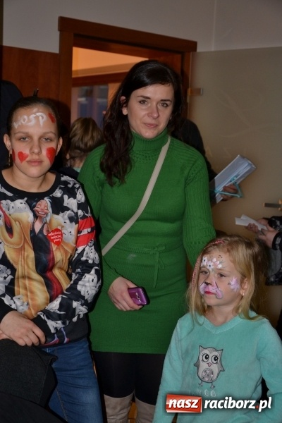 Zdjęcie w galerii na portalu naszraciborz.pl: Studio Sztuki Fryzjerskiej Luiza z Tworkowa strzygło i modelowało w rytm Wielkiej Orkiestry Świątecznej Pomocy wiadomości z regionu