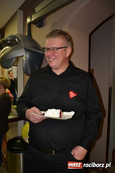 Zdjęcie w galerii na portalu naszraciborz.pl: Studio Sztuki Fryzjerskiej Luiza z Tworkowa strzygło i modelowało w rytm Wielkiej Orkiestry Świątecznej Pomocy wiadomości z regionu