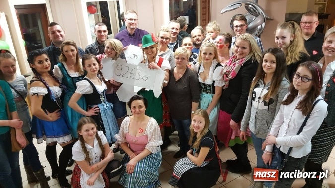 Zdjęcie w galerii na portalu naszraciborz.pl: Studio Sztuki Fryzjerskiej Luiza z Tworkowa strzygło i modelowało w rytm Wielkiej Orkiestry Świątecznej Pomocy wiadomości z regionu