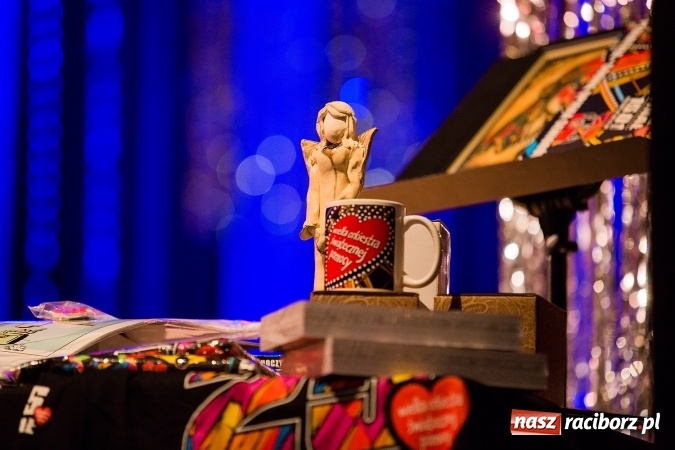 Zdjęcie w galerii na portalu naszraciborz.pl: Wielka Orkiestra Świątecznej Pomocy zagrała po raz 25. Światełko do nieba&nbsp; wiadomości z regionu