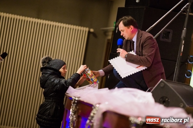 Zdjęcie w galerii na portalu naszraciborz.pl: Wielka Orkiestra Świątecznej Pomocy zagrała po raz 25. Światełko do nieba&nbsp; wiadomości z regionu